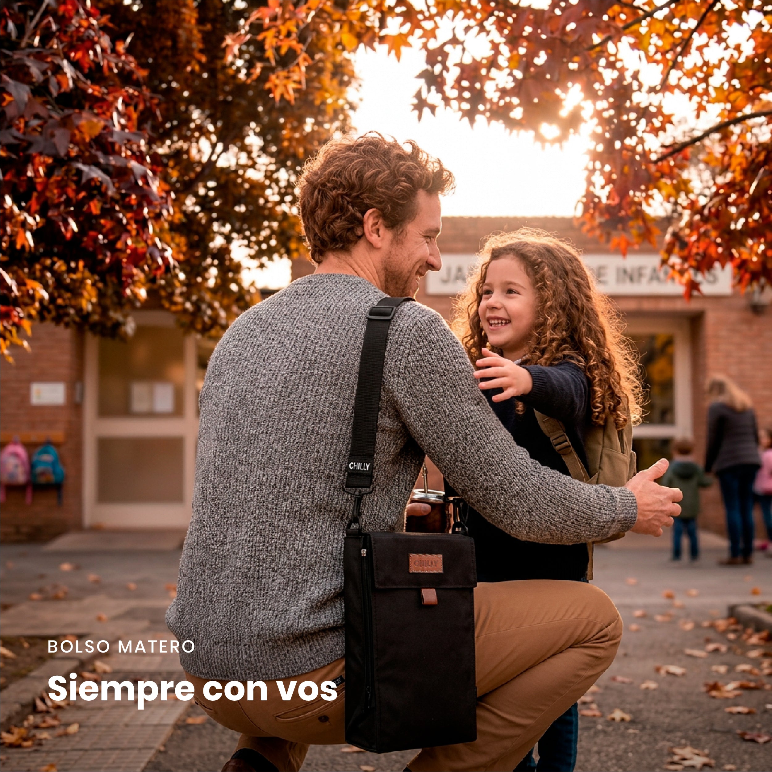 Bolso matero Chilly negro en uso cotidiano al aire libre