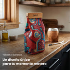 Yerbera de tela Bohemia Chilly en la cocina junto a mate de cuero