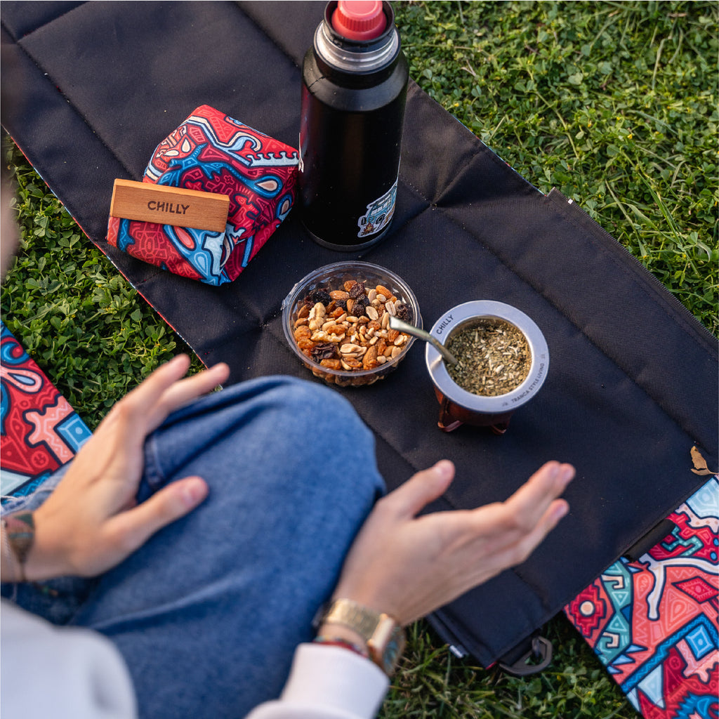 Yerbera de tela Bohemia Chilly en un picnic al aire libre